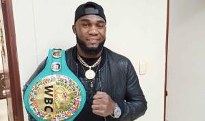 El boxeador Carlos Adames sobre su cintur&oacute;n de campe&oacute;n: "Faltan tres m&aacute;s"