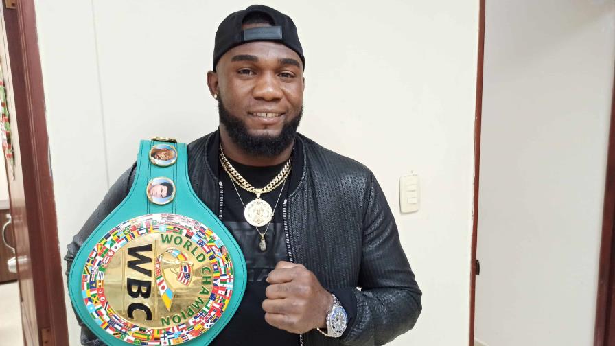 El boxeador Carlos Adames sobre su cinturón de campeón: “Faltan tres más”