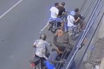Seis delincuentes a bordo de tres motocicletas atracan a un hombre en avenida de Santiago