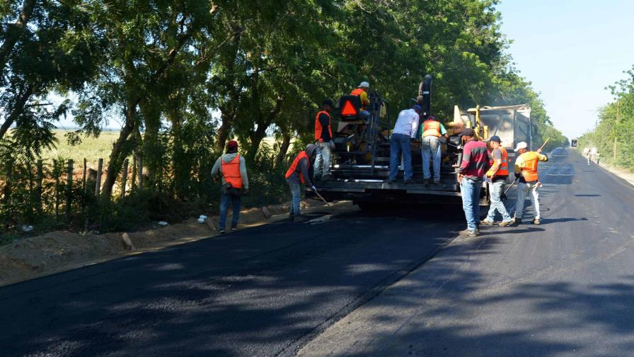 Obras Públicas reconstruye la carretera Guayubín-Cruce de Copey
