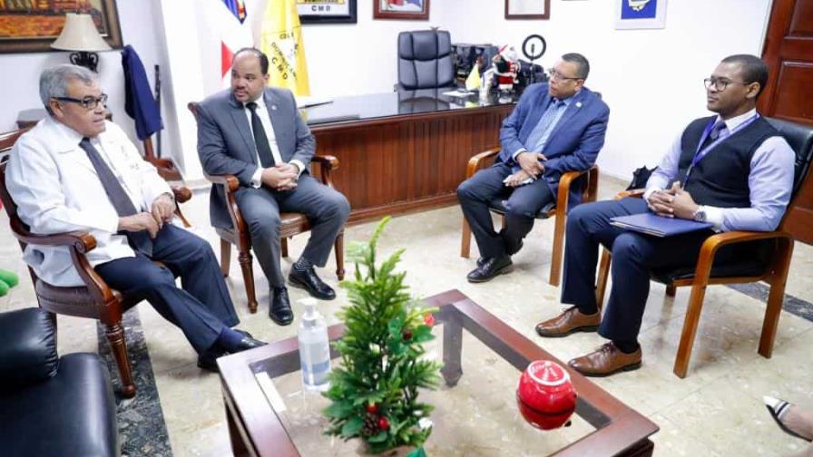 Defensor del Pueblo se suma a sectores que buscan salida entre CMD y las ARS