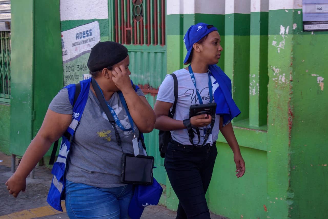 Personas acuden a los hogares a levantar datos.&nbsp;