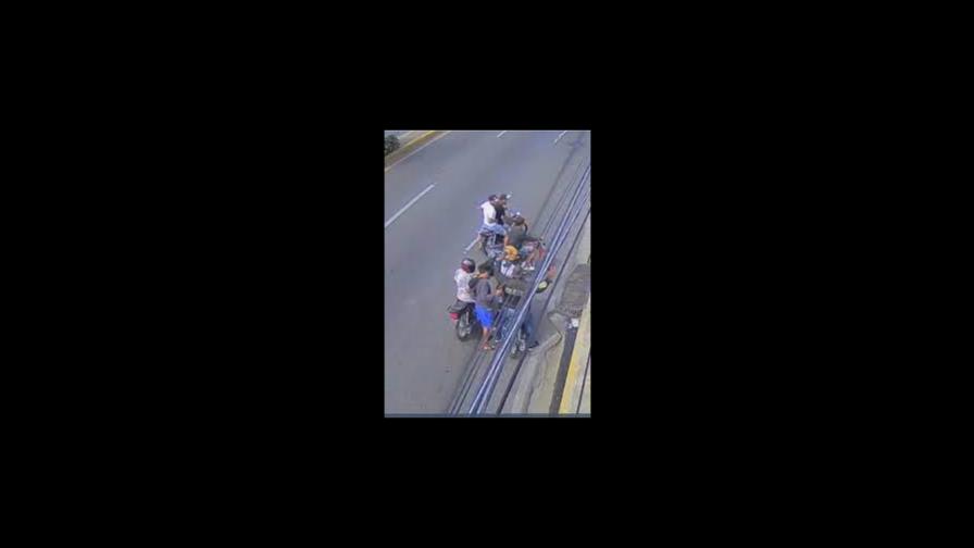Es mensajero hombre atracado por delincuentes a bordo de tres motocicletas en avenida de Santiago Es mensajero hombre atracado por delincuentes a bordo de tres motocicletas en avenida de Santiago