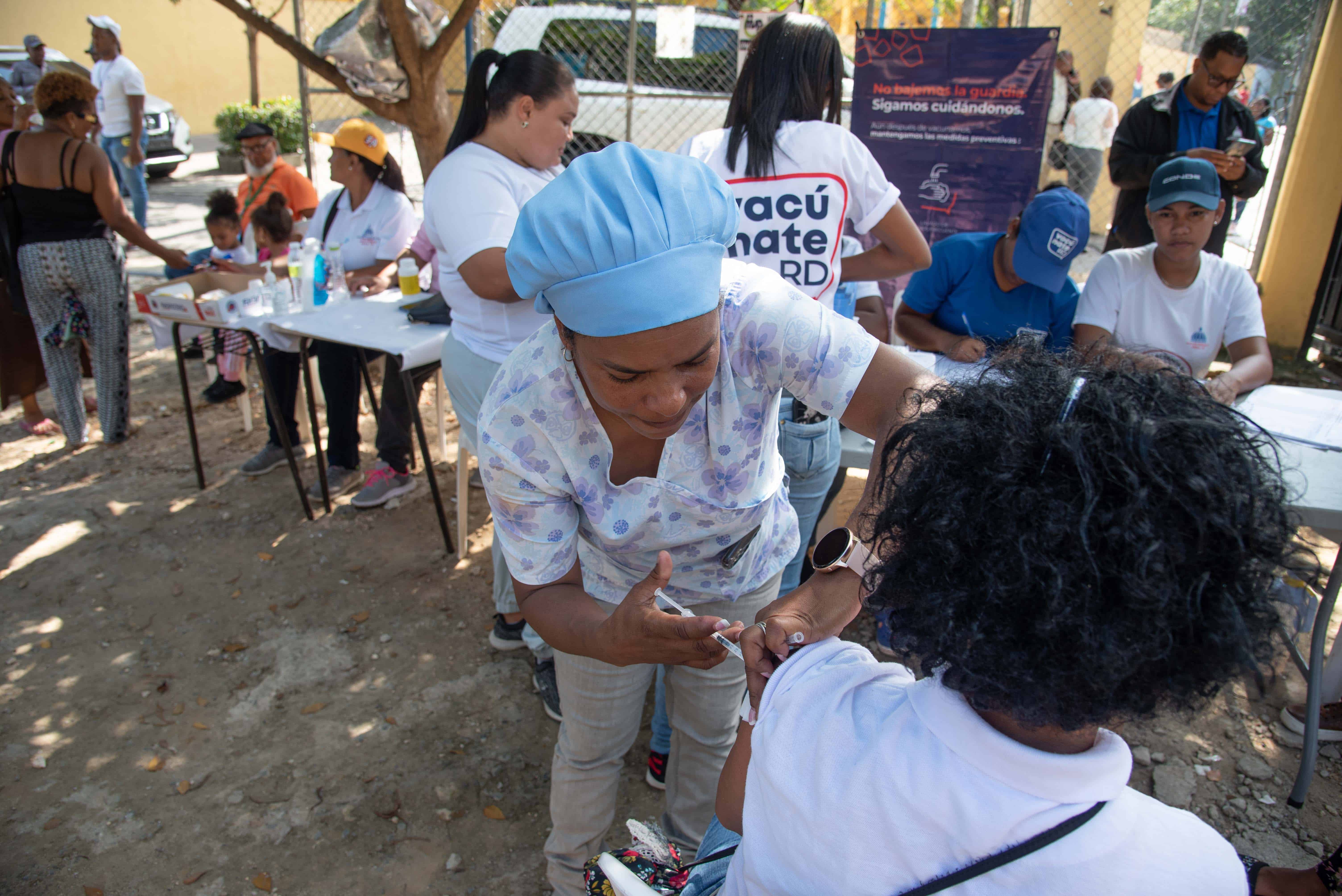 El Ministerio de Salud Pública organizó un operativo de vacunación en el Barrio Las Ochocientas tras las inundaciones del fin de semana.