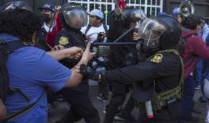 Manifestantes en Lima piden cierre del Congreso en apoyo al presidente Castillo