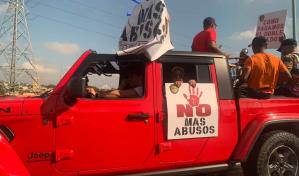 Marcha por restricciones al horario de venta de bebidas alcohólicas a la parte frontal del Ministerio de Interior y Policía