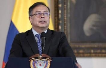 Colombia: Petro cambia tres ministros en debate de reformas