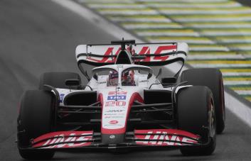 Magnussen sorprende con 1ra pole para sprint de GP de Brasil
