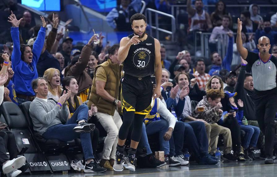 VIDEO | Curry anota 40, Warriors remontan ante Mitchell y Cavaliers