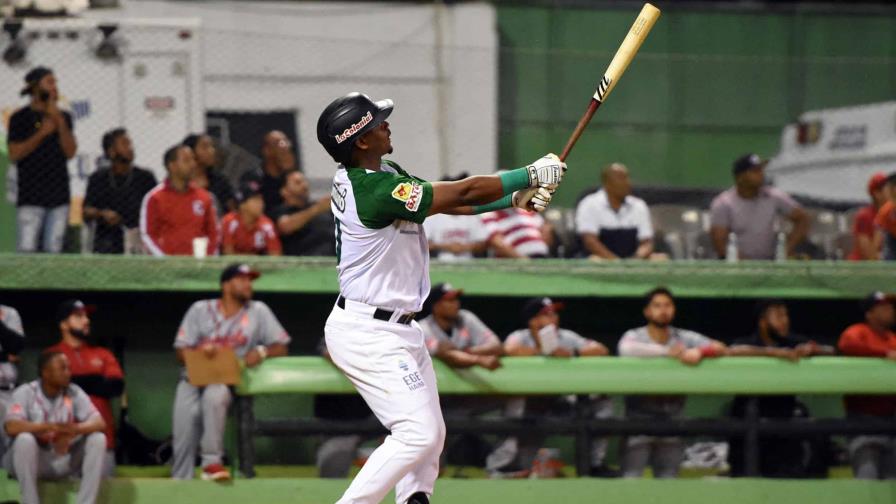 Montero deja en el terreno a los Leones del Escogido