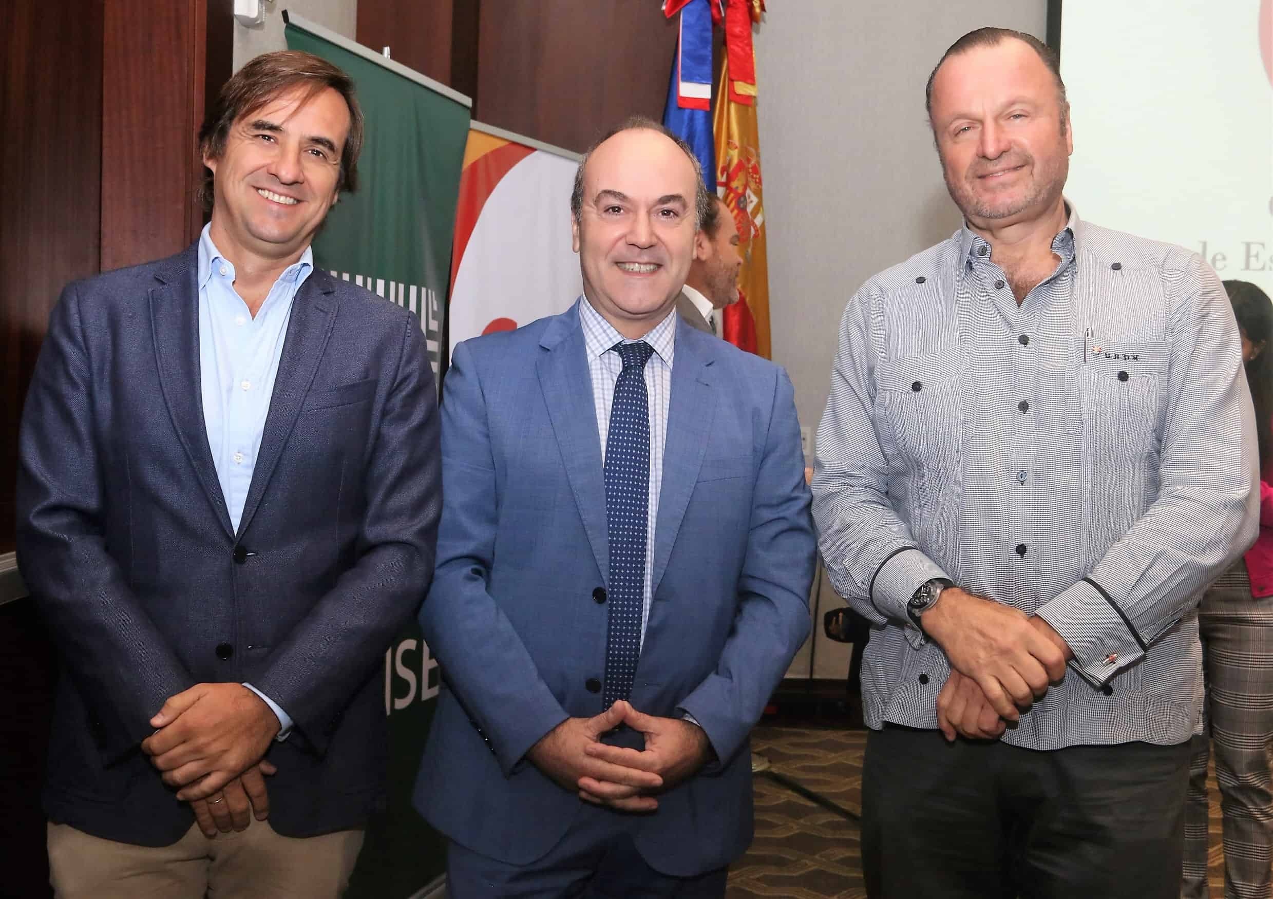 Pablo de Goyeneche, Iván Campos y Gustavo de Hostos.