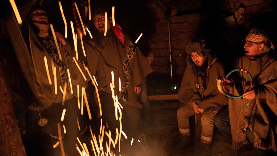 Boric plantea restituir tierras a indígenas chilenos