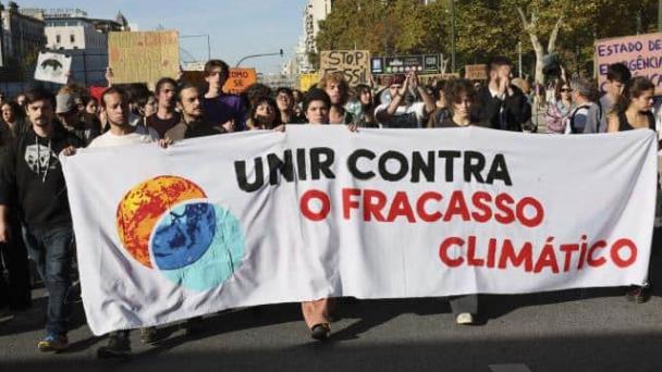Cientos de personas se movilizan en Portugal contra el cambio climático