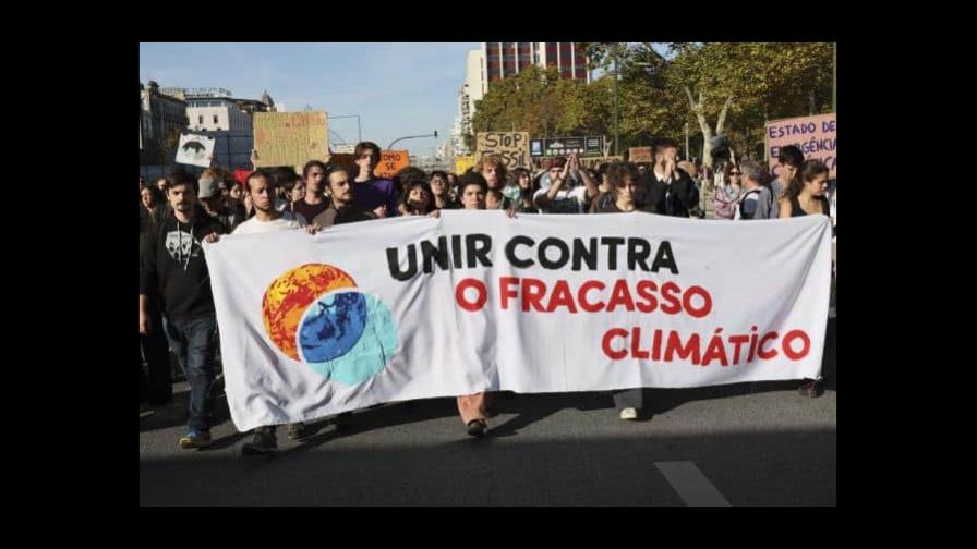 Cientos de personas se movilizan en Portugal contra el cambio climático