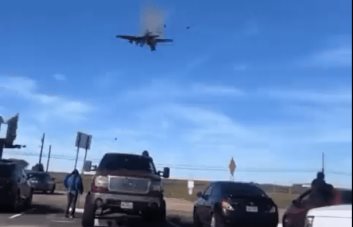 Dos aviones chocan durante show aéreo en Dallas