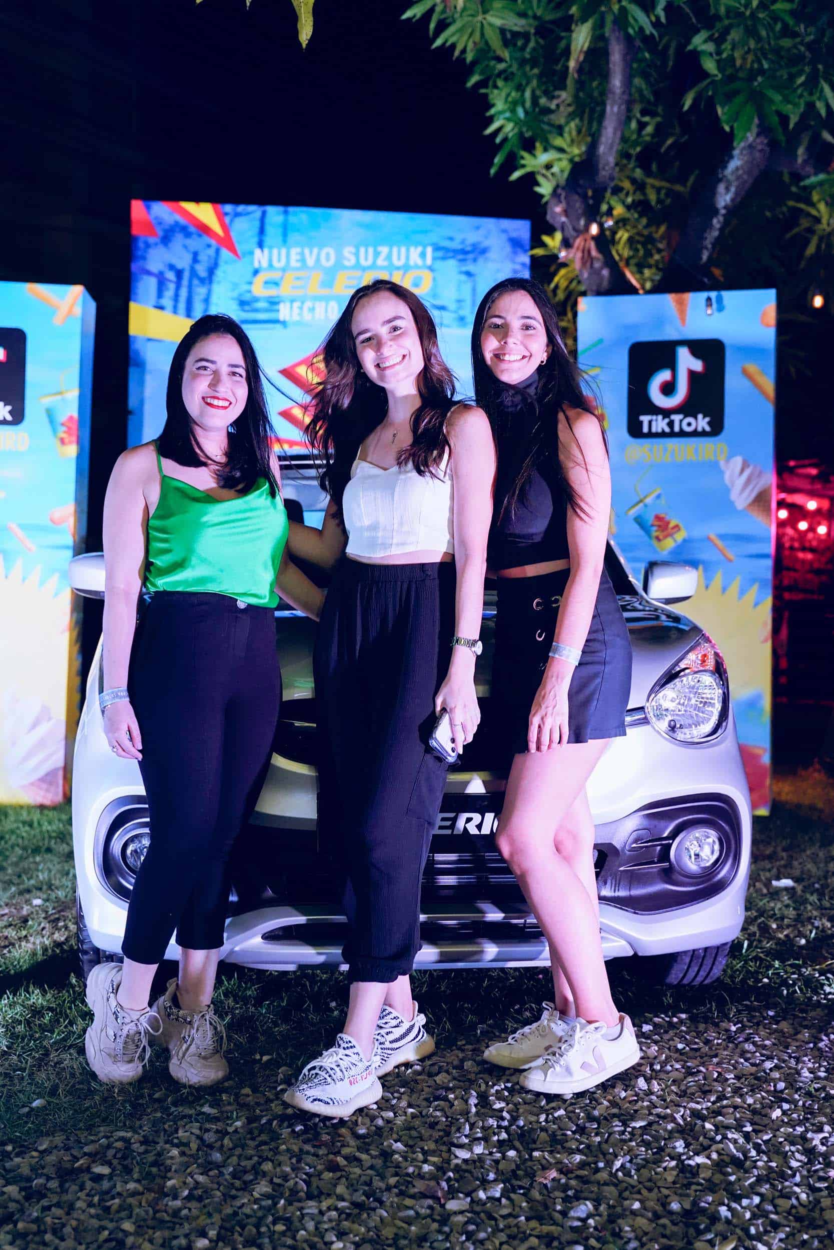 Alejandra Santos, Anabela Paiewonky y María Muñoz.