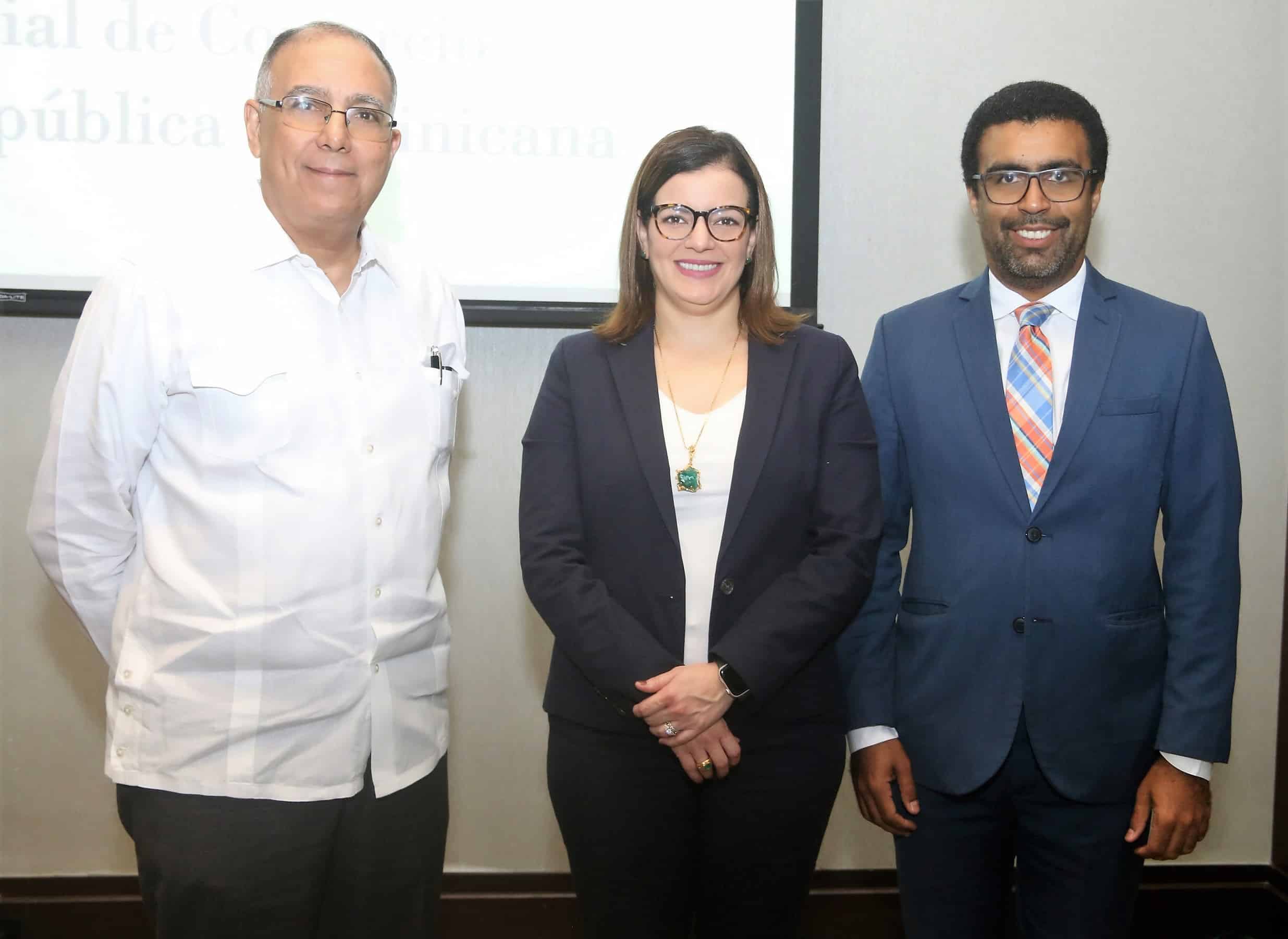 Winston Marrero, Monika Soto y Raúl Hernández.