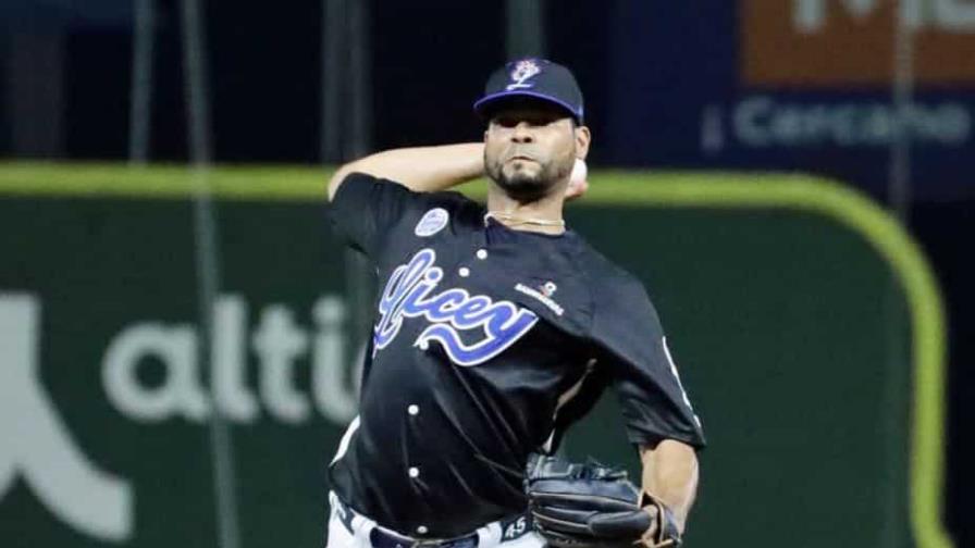 Con Esmil Rogers dominante, Licey blanquea al Escogido y sigue líder Con Esmil Rogers dominante, Licey blanquea al Escogido y sigue líder