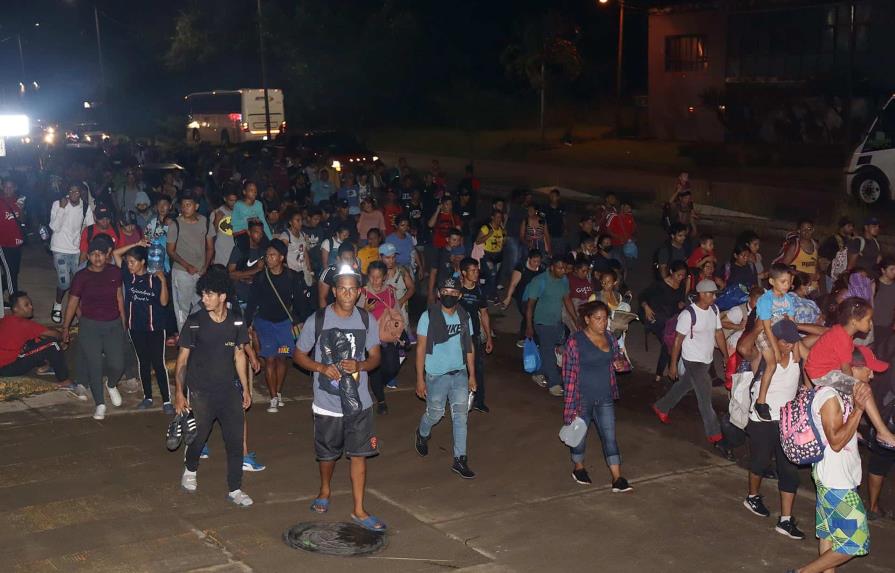 Agentes dispersan caravana de migrantes que saldrían de la mexicana Tapachula