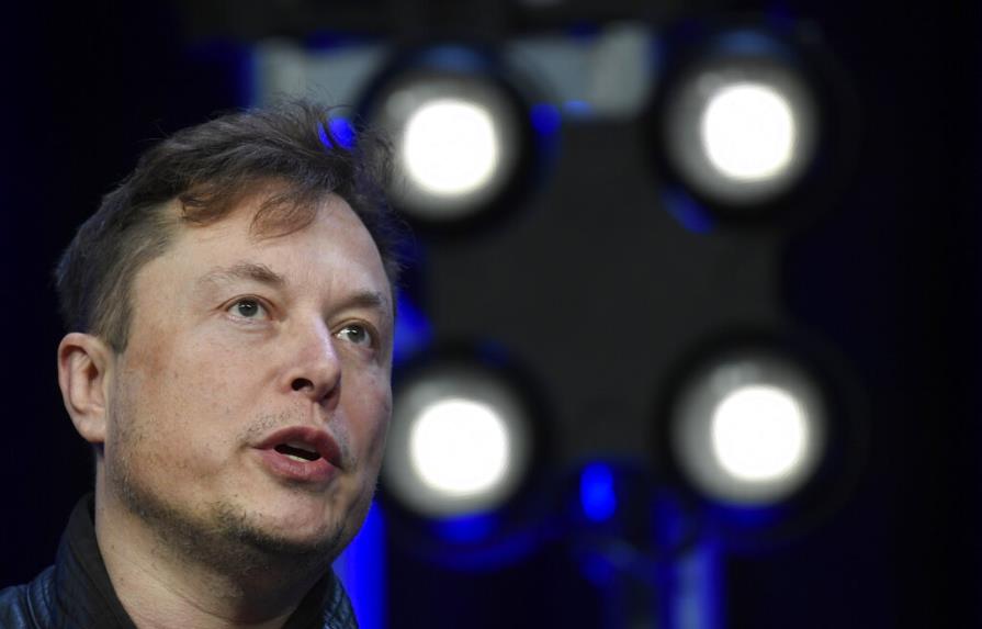 Nuevo recorte de Elon Musk en Twitter: moderadores subcontratados