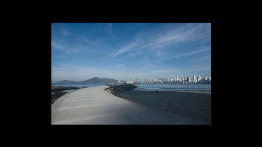 Una playa se quedó sin sol: cómo lo recuperará