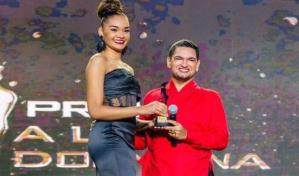 M&aacute;nnelik Ortega recibe su segundo premio como mejor dise&ntilde;ador emergente