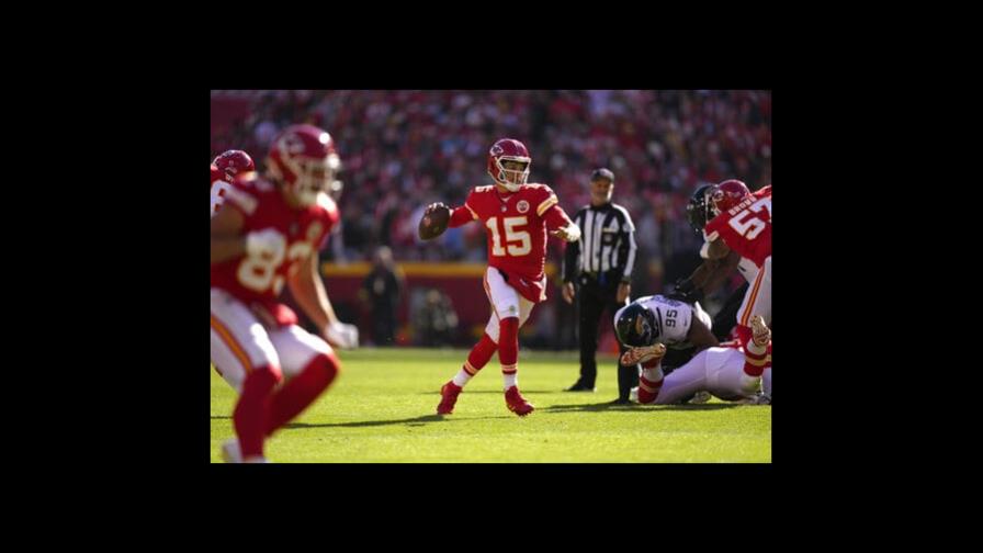 Con 4 pases de TD de Mahomes, Chiefs vencen a Jaguars