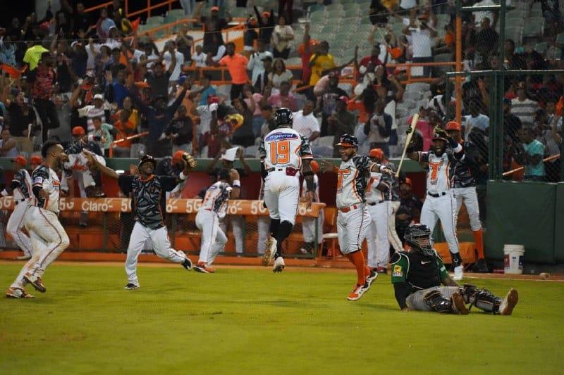 Toros vencen a las Estrellas e igualan la serie particular