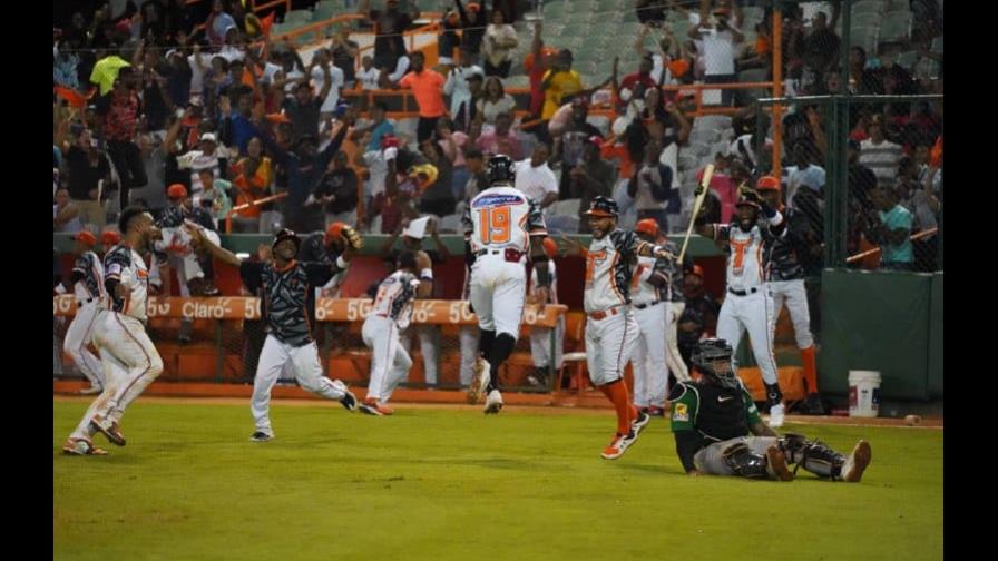 Toros vencen a las Estrellas e igualan la serie particular