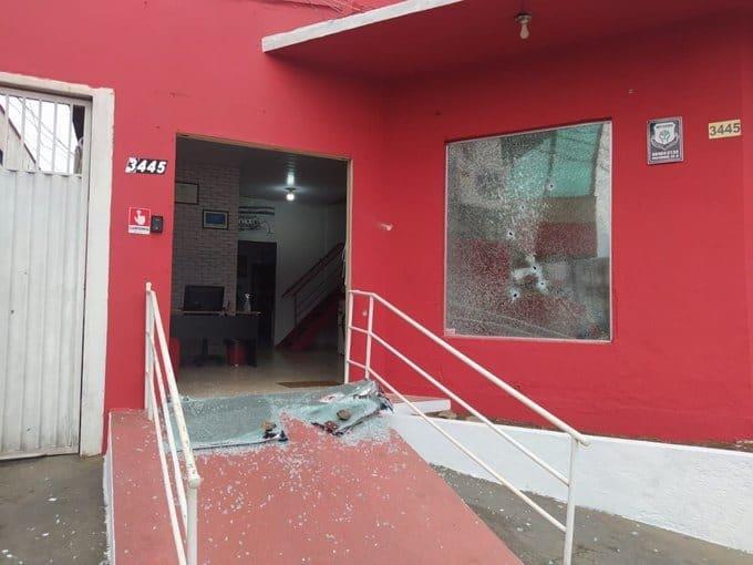 Atacan a tiros la sede de un periódico en Brasil