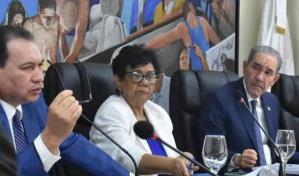 Excluyen de comisión que discute normativa sobre docentes de excelencia a los que se oponen a cambiarla