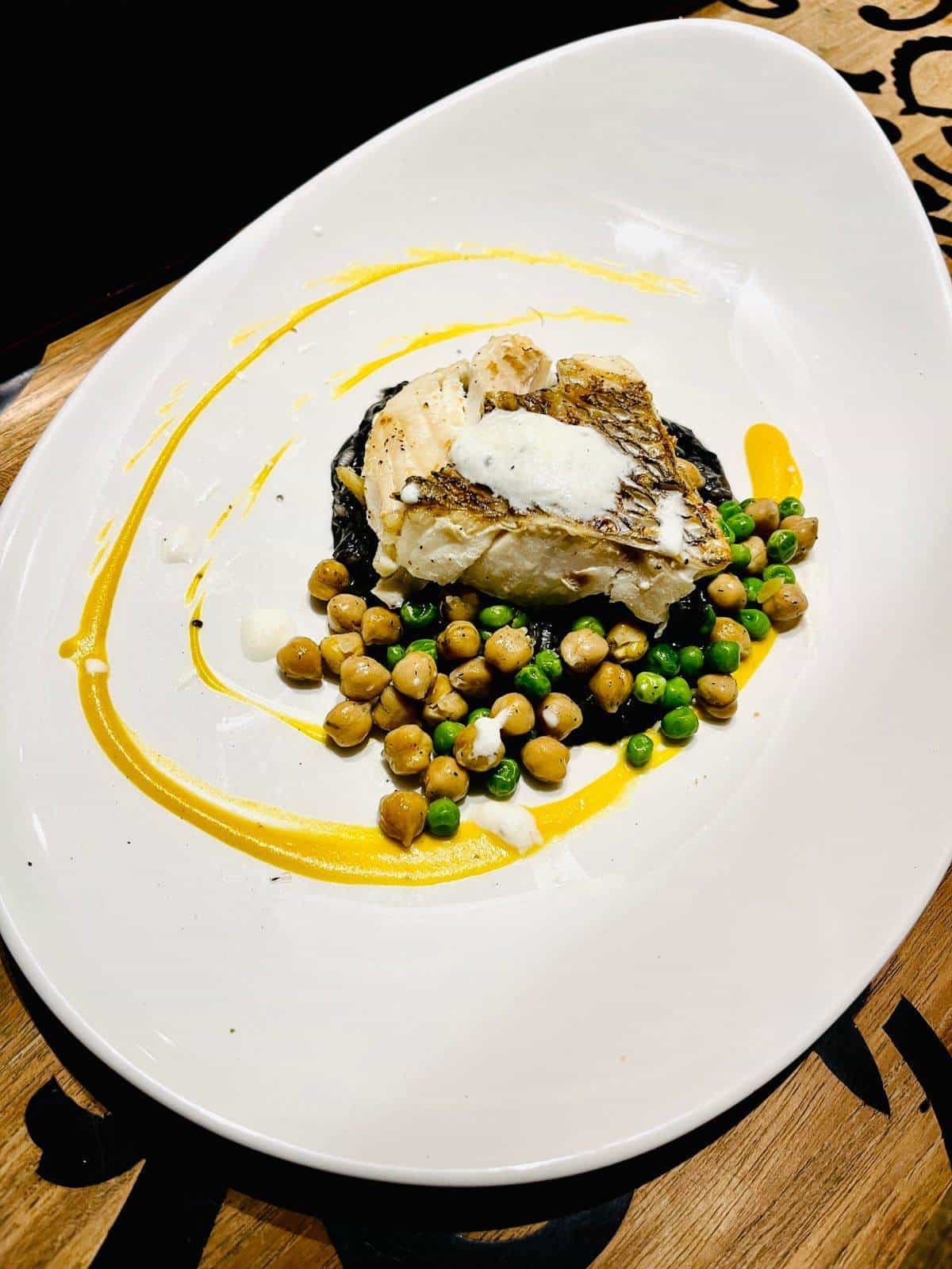 Chillo sobre cama de risotto de Bottega Fratelli.