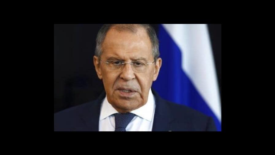 Lavrov califica de inaceptable dar matiz político a detención de periodista en Rusia