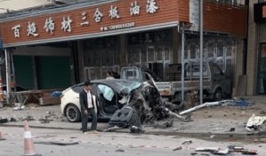 Un Tesla descontrolado deja dos muertos en China