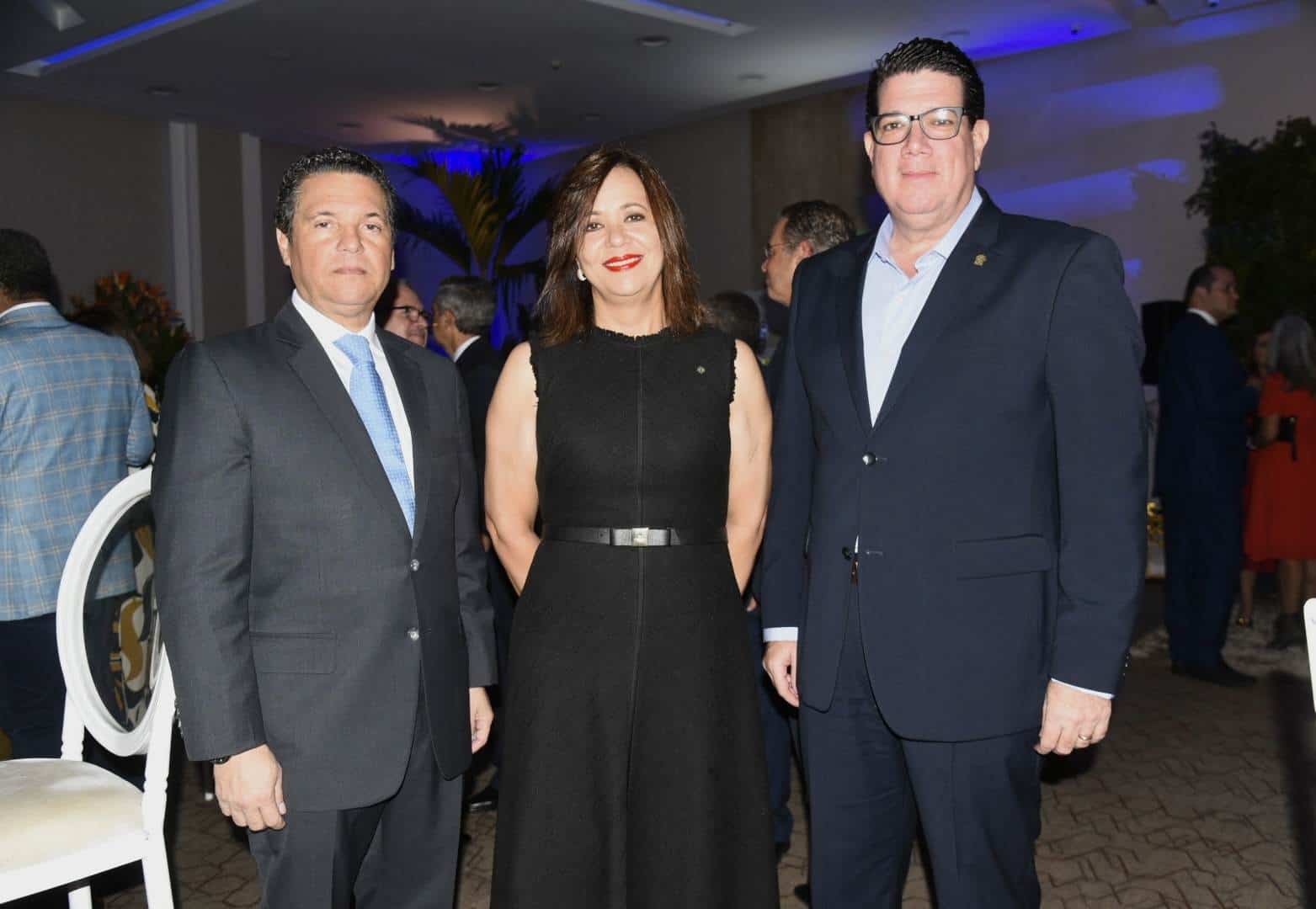 Máximo Rodríguez, Aurea Rodríguez y Miguel Dargam. 