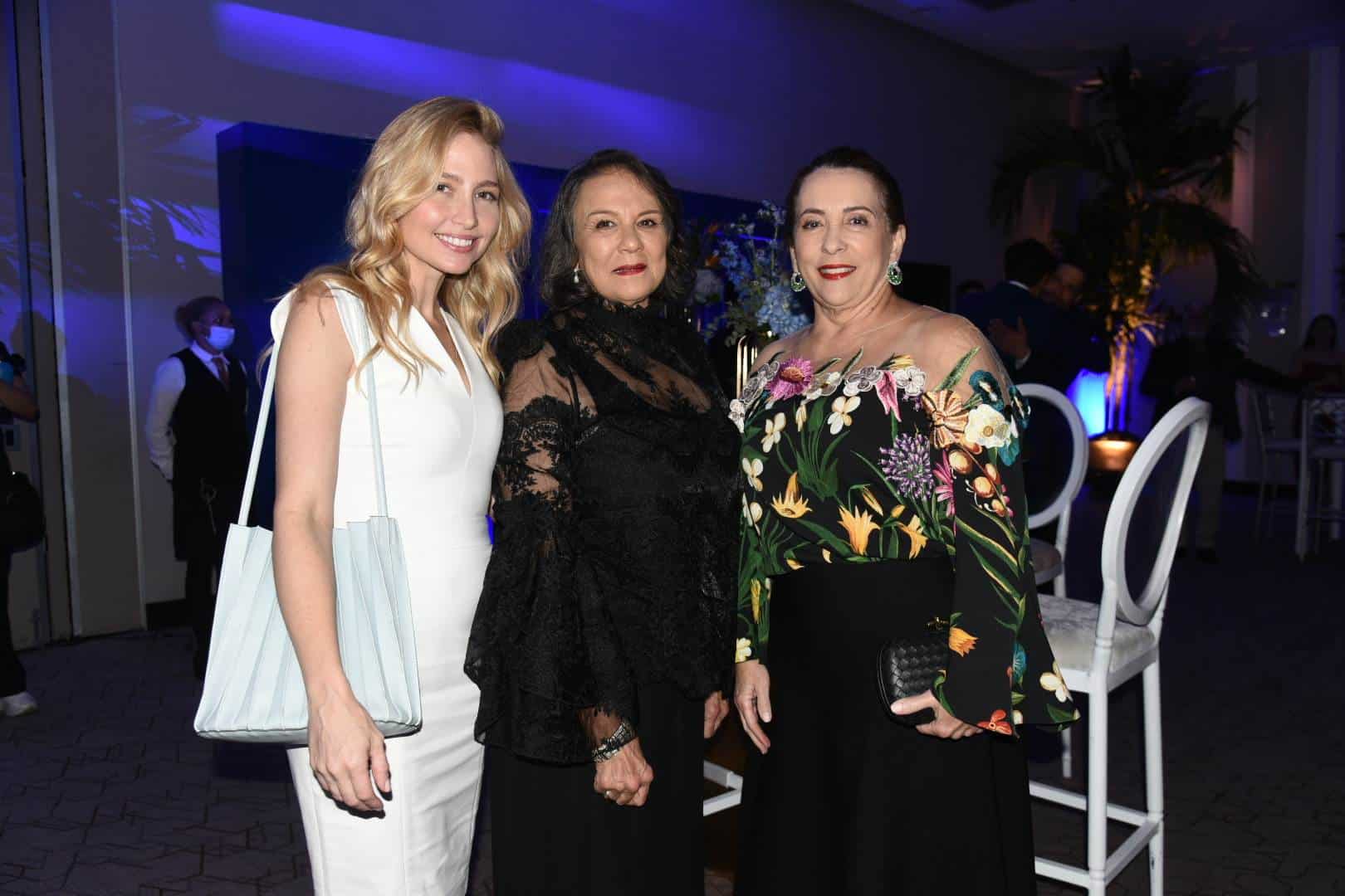 Claire Machado, Tamara Frankenberg y Rosi Schiffino de Bonarelli. <br>