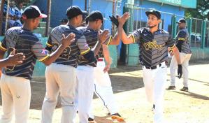 Maquiteria y Las Frutas vencen a los Cerros en softbol asoprosado