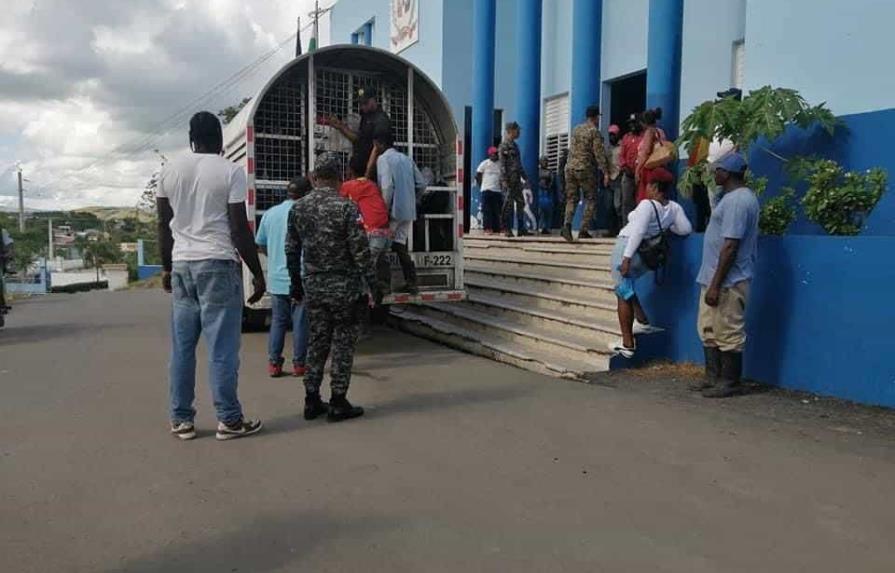 Policía apresa a 20 inmigrantes haitianos ilegales en El Seibo