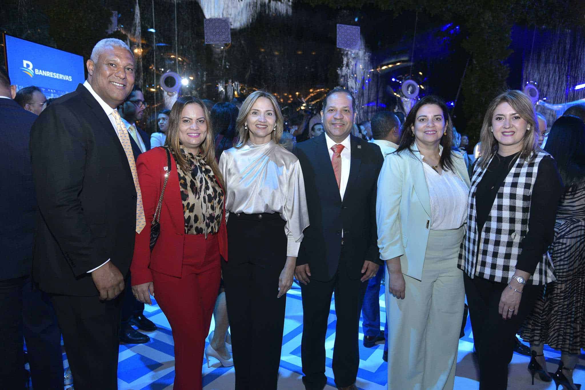 William Orozco, Hilen Jackson, Karina Souffront, Huáscar Jiménez, Carolina Rodríguez y Alexandra Monroe. 