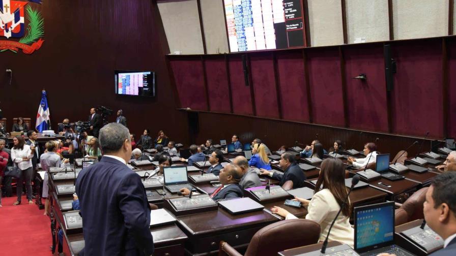 Sin debates, diputados aprueban segunda enmienda a contrato con Pfizer
