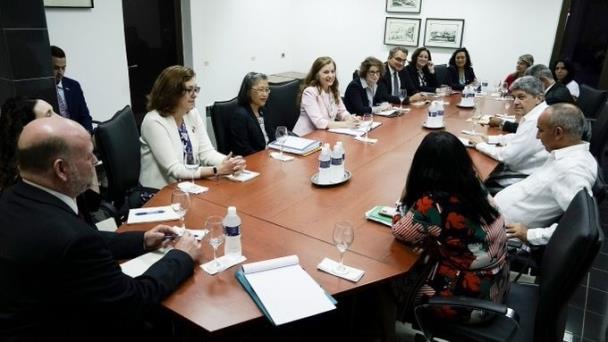 Cuba y EEUU hablan de migración irregular en una reunión en La Habana