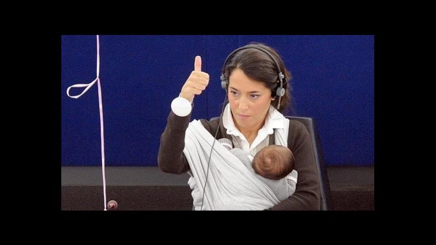 Las diputadas italianas podrán amamantar a sus hijos durante las sesiones Las diputadas italianas podrán amamantar a sus hijos durante las sesiones