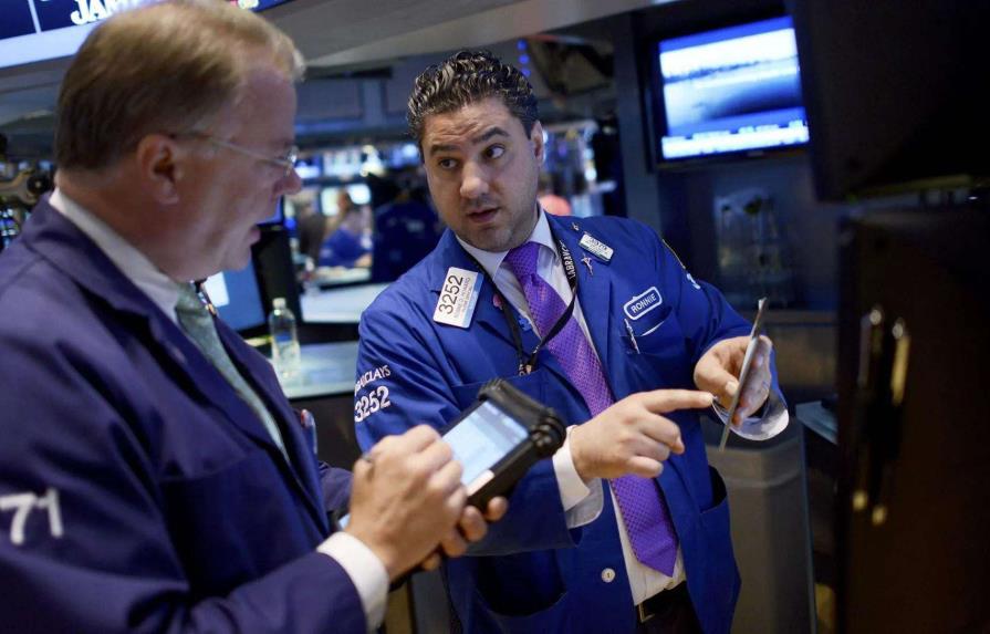 Wall Street abre en rojo y el Dow Jones baja un leve 0.01 %