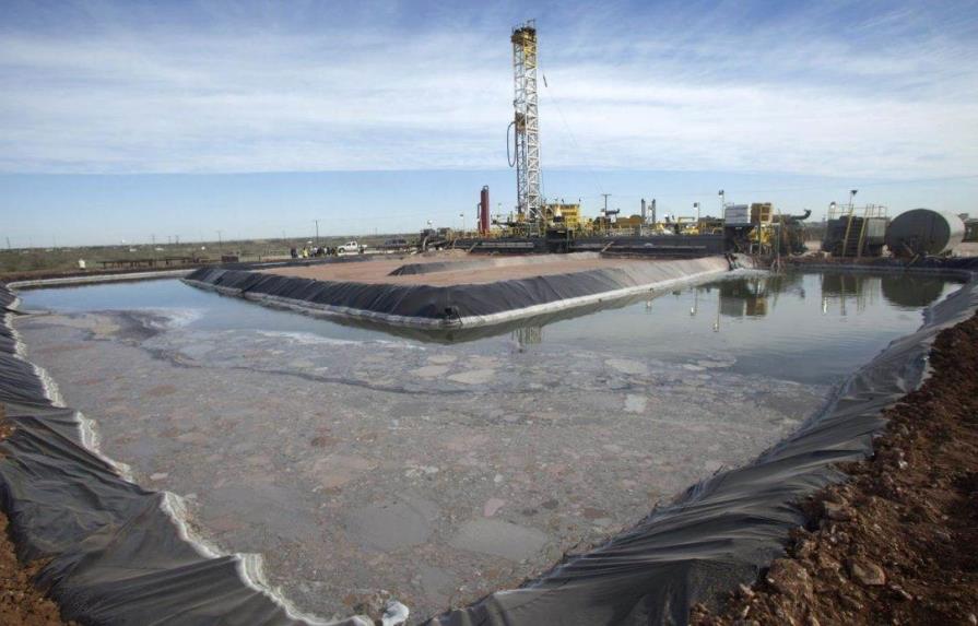 El petróleo de Texas sube un 1.3 % y cierra en US$77.24 el barril