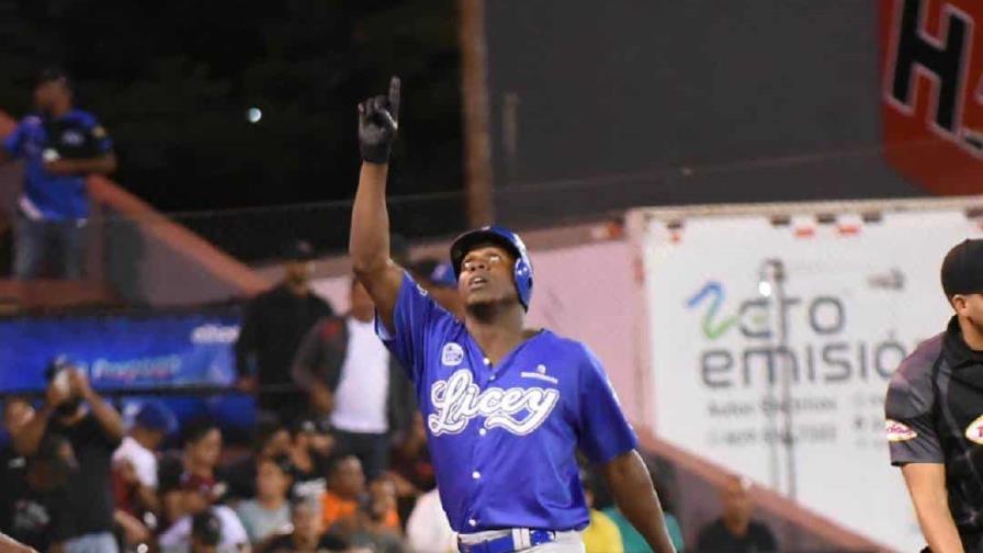 Arístides Aquino jonronea y Licey con un recital de pitcheo vuelve a vencer a Gigantes