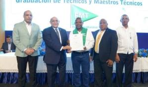 M&aacute;s de mil nuevos t&eacute;cnicos egresados del Infotep