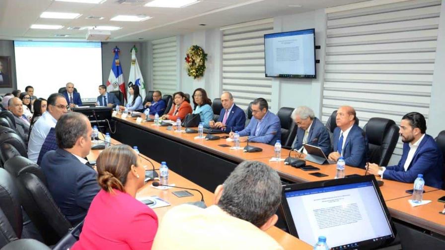 Se concreta el primer encuentro entre Colegio Médico y comisión del CNSS por tema ARS