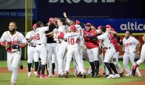 Fabián dispara hit ganador y Leones frenan su racha negativa