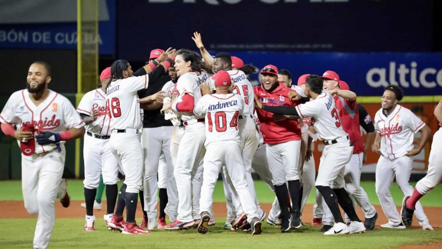 Fabián dispara hit ganador y Leones frenan su racha negativa