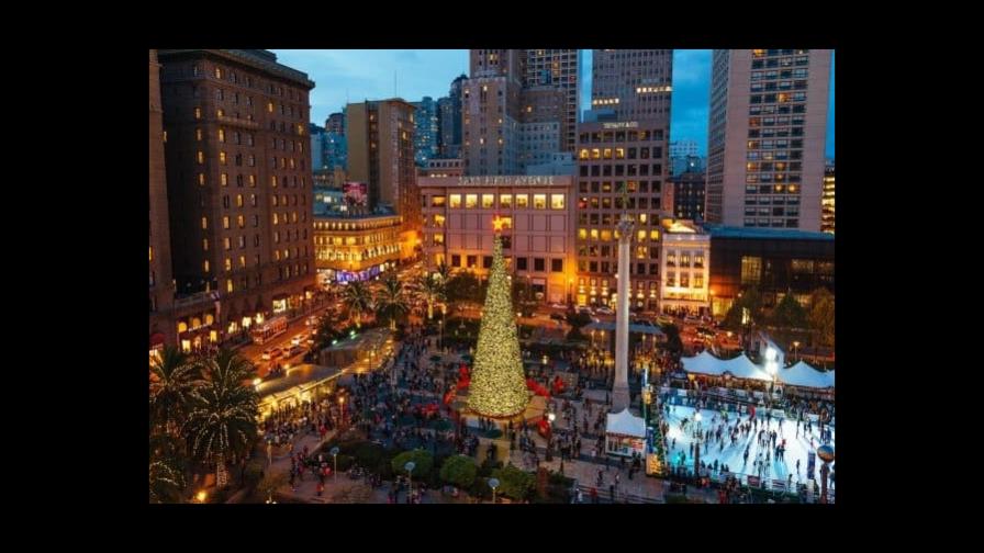 Familias en EEUU gastarán un 44 % más esta Navidad que en 2021 por inflación